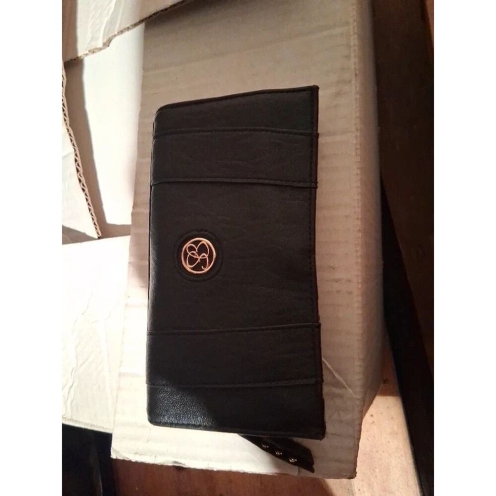 Jessica Simpson wallet